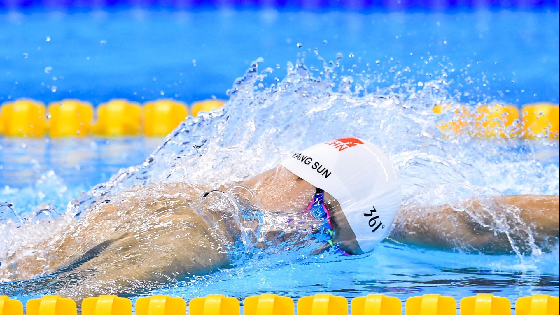 拳击项目裁判争议持续发酵，拳击比赛裁判打选手视频